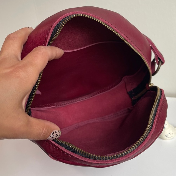 Portland Leather Crossbody Bag - Picture 11 of 16